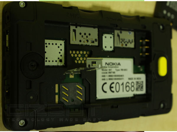 Nokia Asha 501 Dual SIM Hand On Review : Stylish, Budget Phone