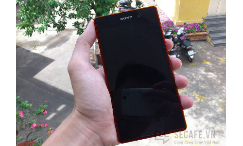 Sony Xperia Z1 in Red Color Spotted Running On Android 4.4.2 KitKat OS