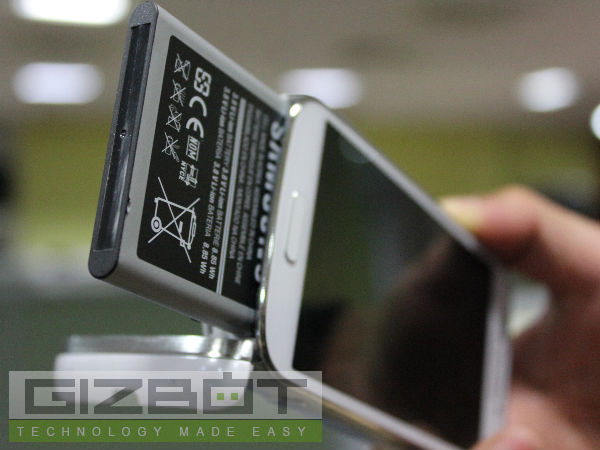 Samsung Galaxy S4 Zoom Hands On Review: Awesome Camera, Ordinary Phone Samsung Galaxy S4 Zoom Hands On Review: Awesome Camera, Ordinary Phone