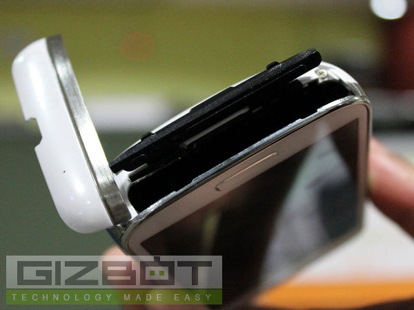 Samsung Galaxy S4 Zoom Hands On Review: Awesome Camera, Ordinary Phone Samsung Galaxy S4 Zoom Hands On Review: Awesome Camera, Ordinary Phone