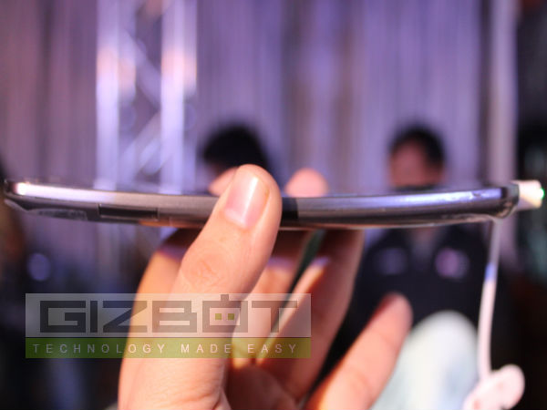 LG G Flex Hands On Review: First Impression