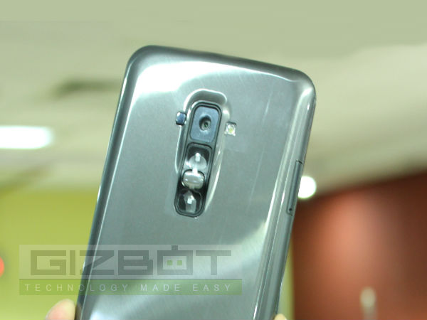 LG G Flex Hands on Review: Curving Its Way Straight to Top