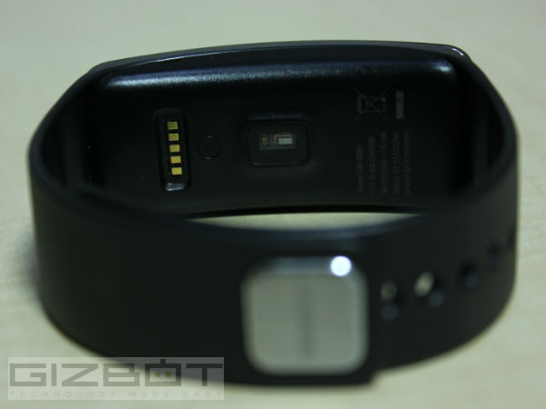 Samsung Gear Fit Review: The Perfect Wearable Device Samsung Gear Fit Review: The Perfect Wearable Device