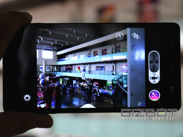 Panasonic P81 Hands on and First Look