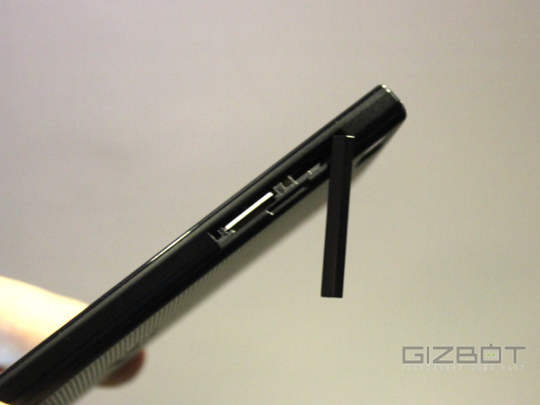 BlackBerry Z3 Hands on And First Look: Good, But No Wow Factor