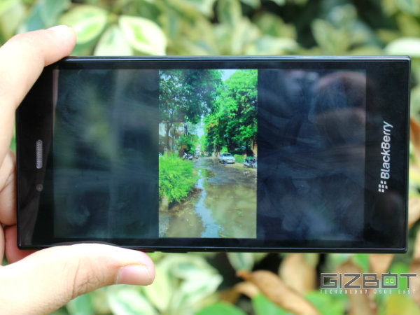 BlackBerry Z3 Hands on And First Look: Good, But No Wow Factor