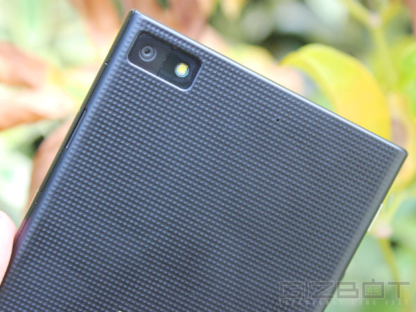 BlackBerry Z3 Review: A Smartphone That Essentially Stick to its Roots