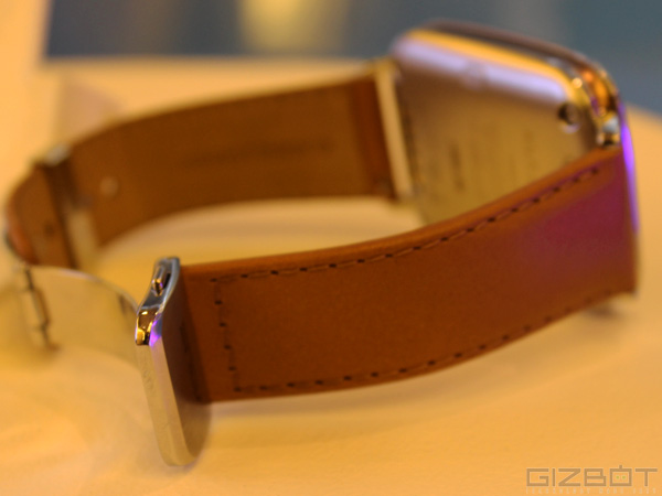 Asus ZenWatch First Look: Inquisitive Design, Yet Shallow Software