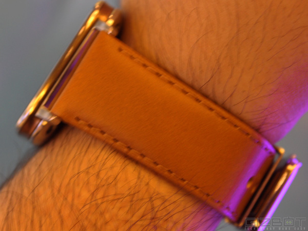 Asus ZenWatch First Look: Inquisitive Design, Yet Shallow Software