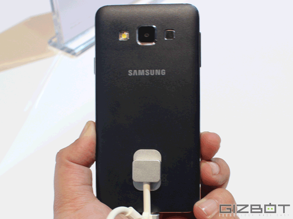Samsung Galaxy A3 First Look