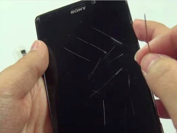 How to remove scratches from smartphone screen