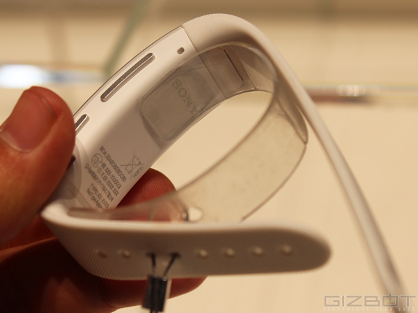Sony SmartBand Talk First Look