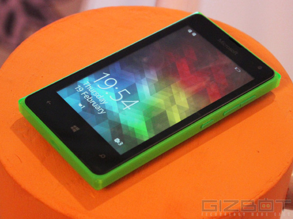 Microsoft Lumia 532 First Look: A Super Compact Smartphone That Shines