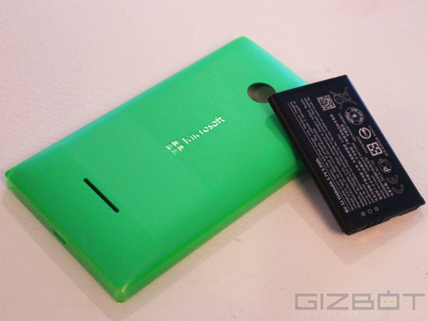 Microsoft Lumia 532 First Look: A Super Compact Smartphone That Shines