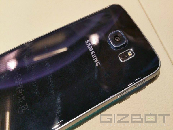  Samsung Galaxy S6 Edge Launched with Dual Curved Screen