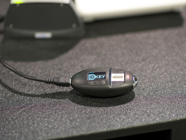 8 Security Gadgets For Smartphones and Tablets