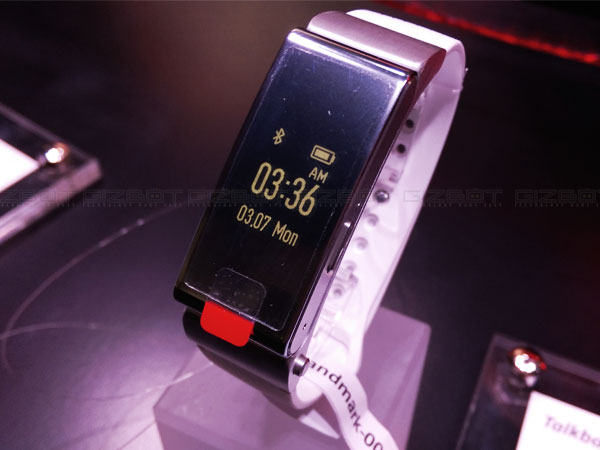 Huawei TalkBand B2 vs Apple Watch vs Moto 360: Comparison