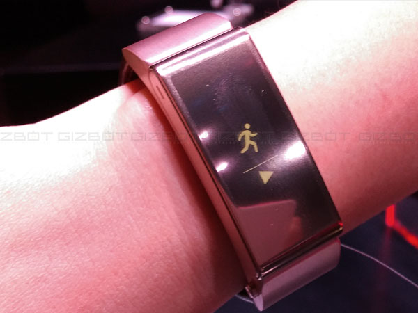 Huawei TalkBand B2 vs Apple Watch vs Moto 360: Comparison