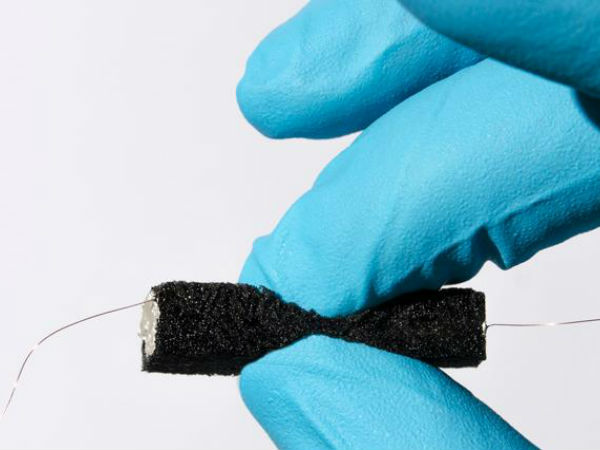 High-capacity Batteries made from wood pulp