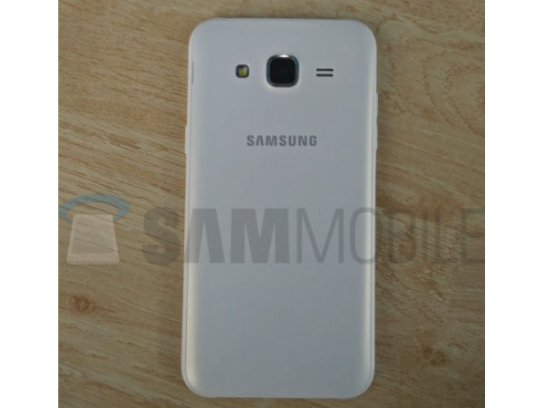 Samsung Galaxy J5: Alleged photos Leaked with Polycarbonate Body Samsung Galaxy J5: Alleged photos Leaked with Polycarbonate Body