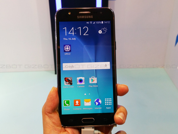 Samsung Galaxy J7 vs Galaxy J5: First Impressions and Specs Comparison