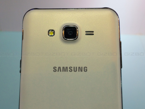 Samsung Galaxy J7 vs Galaxy J5: First Impressions and Specs Comparison