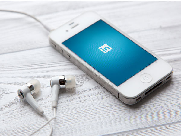 Connect with co-workers with new LinkedIn app