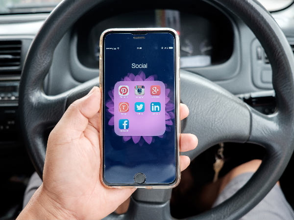 Most parents use cellphones while driving with kids