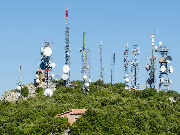 HC seeks Centre's response on PIL to remove mobile towers HC seeks Centre's response on PIL to remove mobile towers