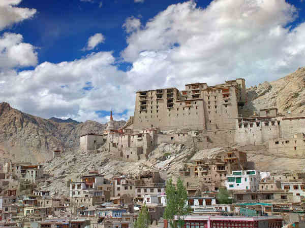 Samsung Sets its Exclusive Brand Retail Store in Leh, India Samsung Sets its Exclusive Brand Retail Store in Leh, India