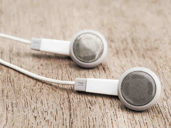 Toothbrush To Clean Earphone
