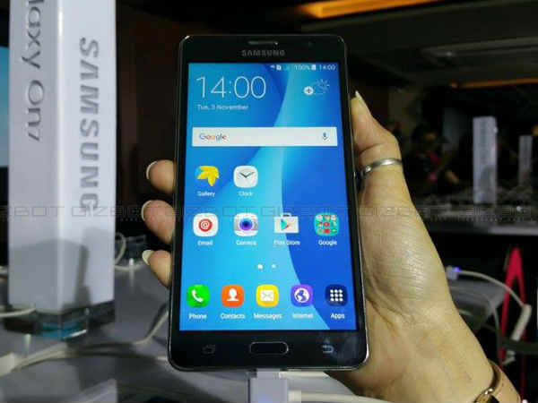 Samsung Galaxy On7 vs Moto G (3rd Gen): Display