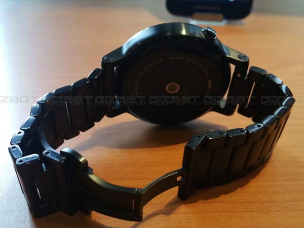 Up Close and Personal with Moto 360 2nd gen Smartwatch Up Close and Personal with Moto 360 2nd gen Smartwatch