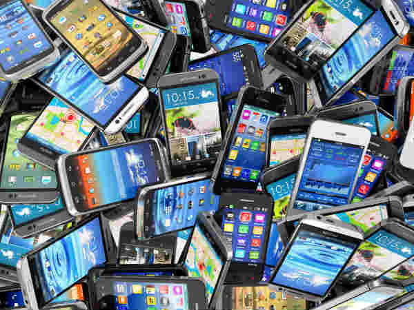 India smartphone shipments to overtake featurephones in 2016: CMR