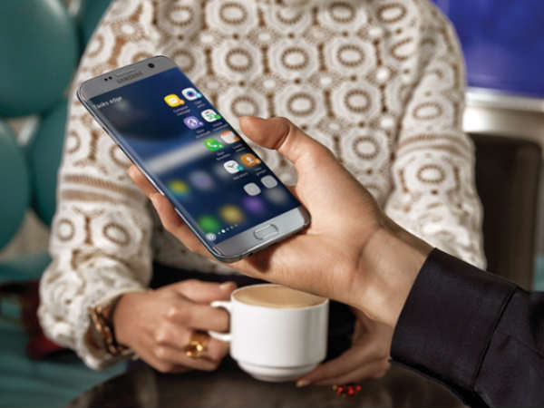 Always-on feature to occupy curved display! 