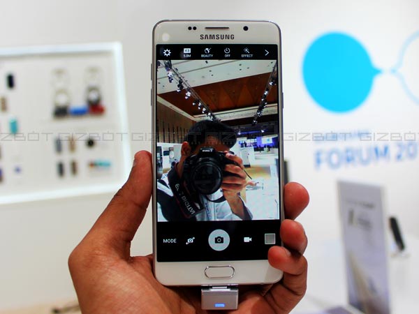 GizBot Takes a First Look at Samsung Galaxy A5 and Galaxy A7!