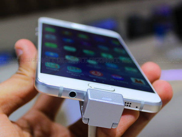 GizBot Takes a First Look at Samsung Galaxy A5 and Galaxy A7!