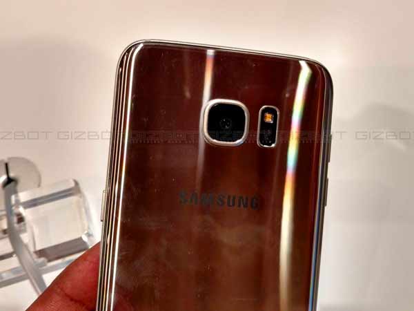 These 5 Reasons Will Make You Ditch the iPhone for Samsung's Galaxy S7