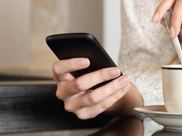 8 Ways Smartphones can Strengthen Relationships! (instead of ruining i