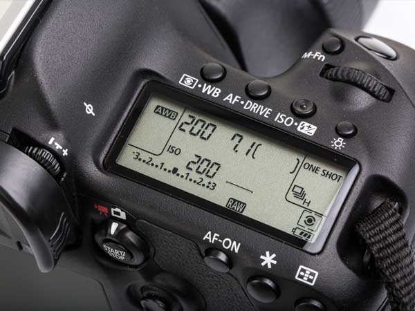 10 Mistakes That Are Draining Your DSLR Camera Battery Life