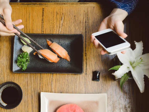 Parents! Stop using smartphone at dinner table