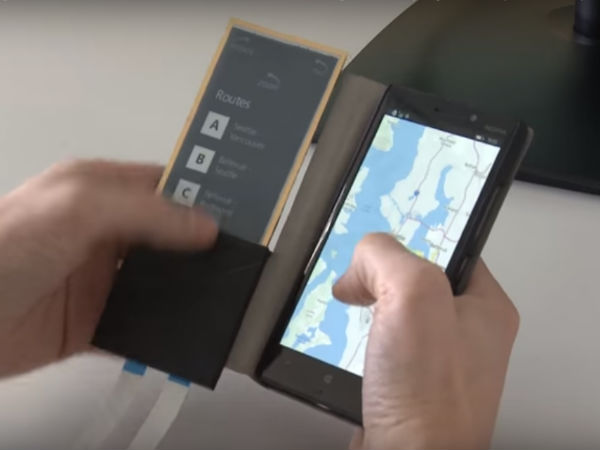 Smartphone case that acts as secondary touchscreen