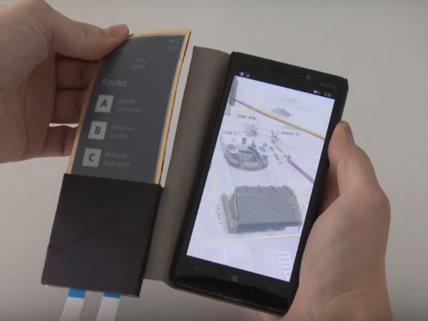 Smartphone case that acts as secondary touchscreen