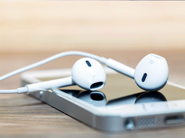 10 iPhone Headphone Tricks #1