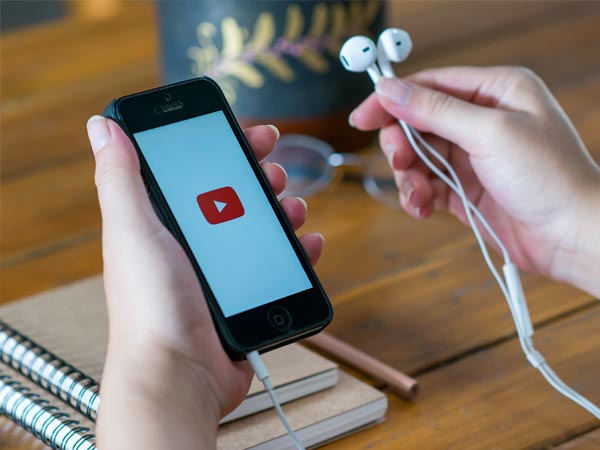 10 iPhone Headphone Tricks #3