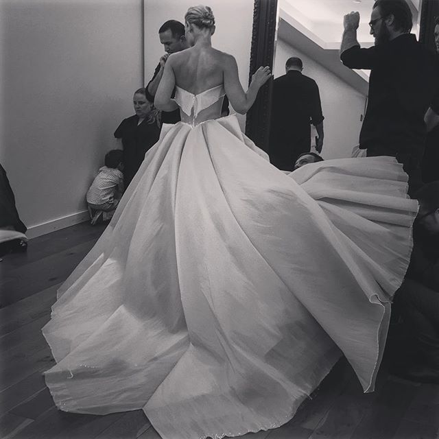 This beautiful actress shows how to perfectly fuse fashion with tech!