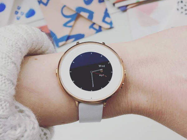 Here are 8 reasons why Pebble is preferred over Android Wear