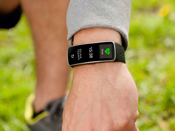 Here are 5 Feature that we want to see in the upcoming Gear Fit 2