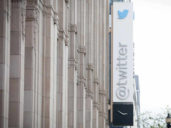 Two more top executives quit Twitter