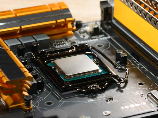 Scientists make world's first 1,000-processor microchip